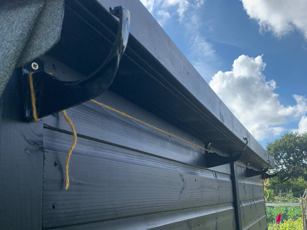 Image of a rope for installing the gutter.