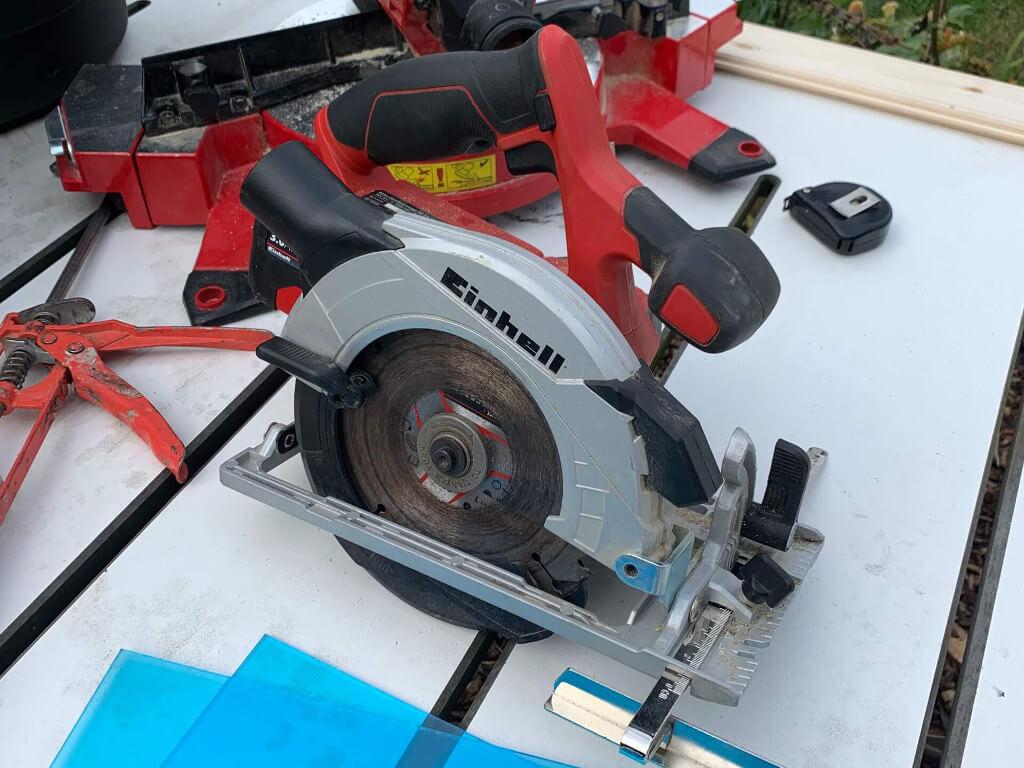 Image of the mitre saw.