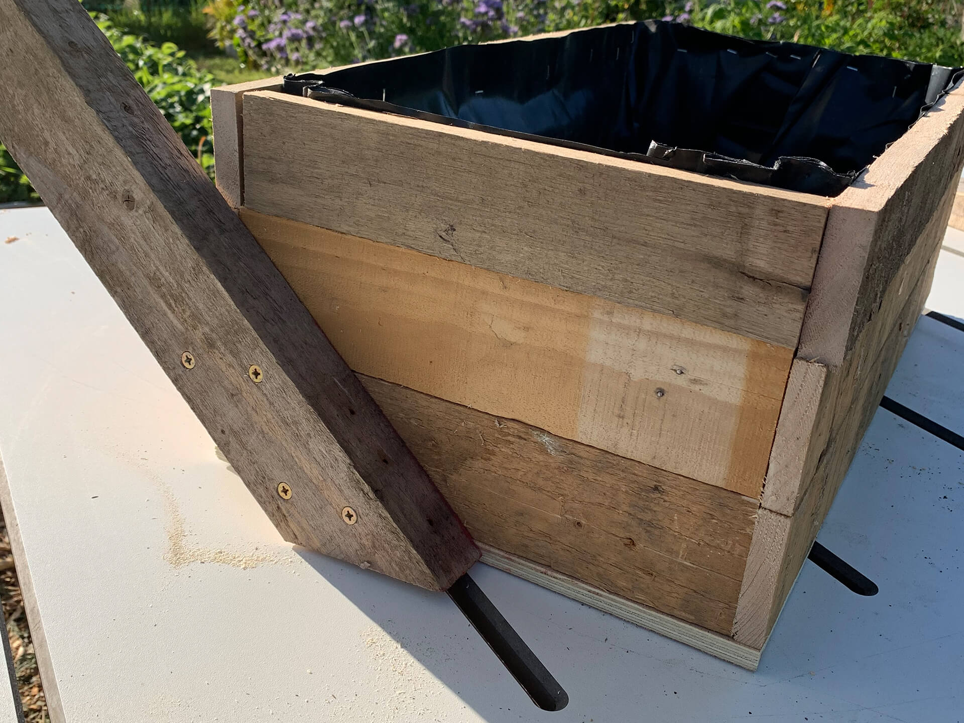 Side image of the herb planter. 