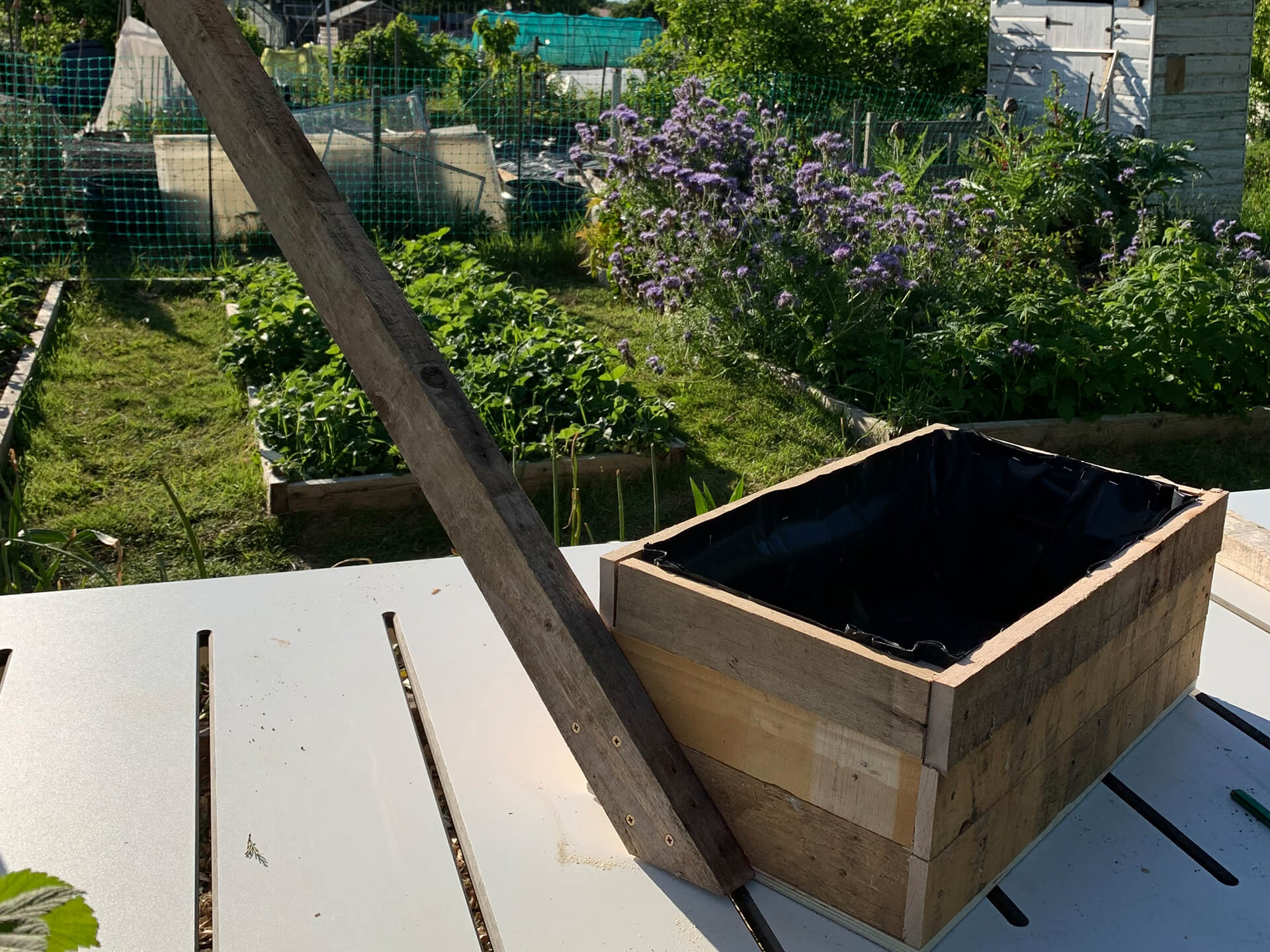 Basic framework of the herb planter. 